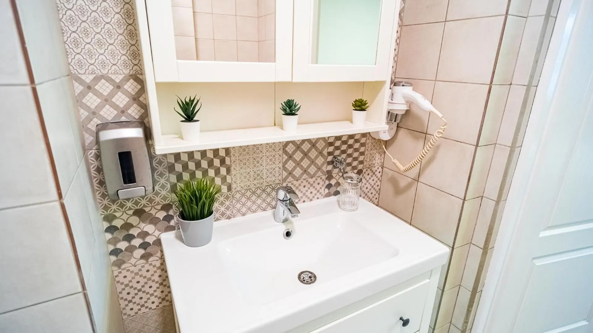 Cozy Apartments Near Calea Victoriei Bucarest