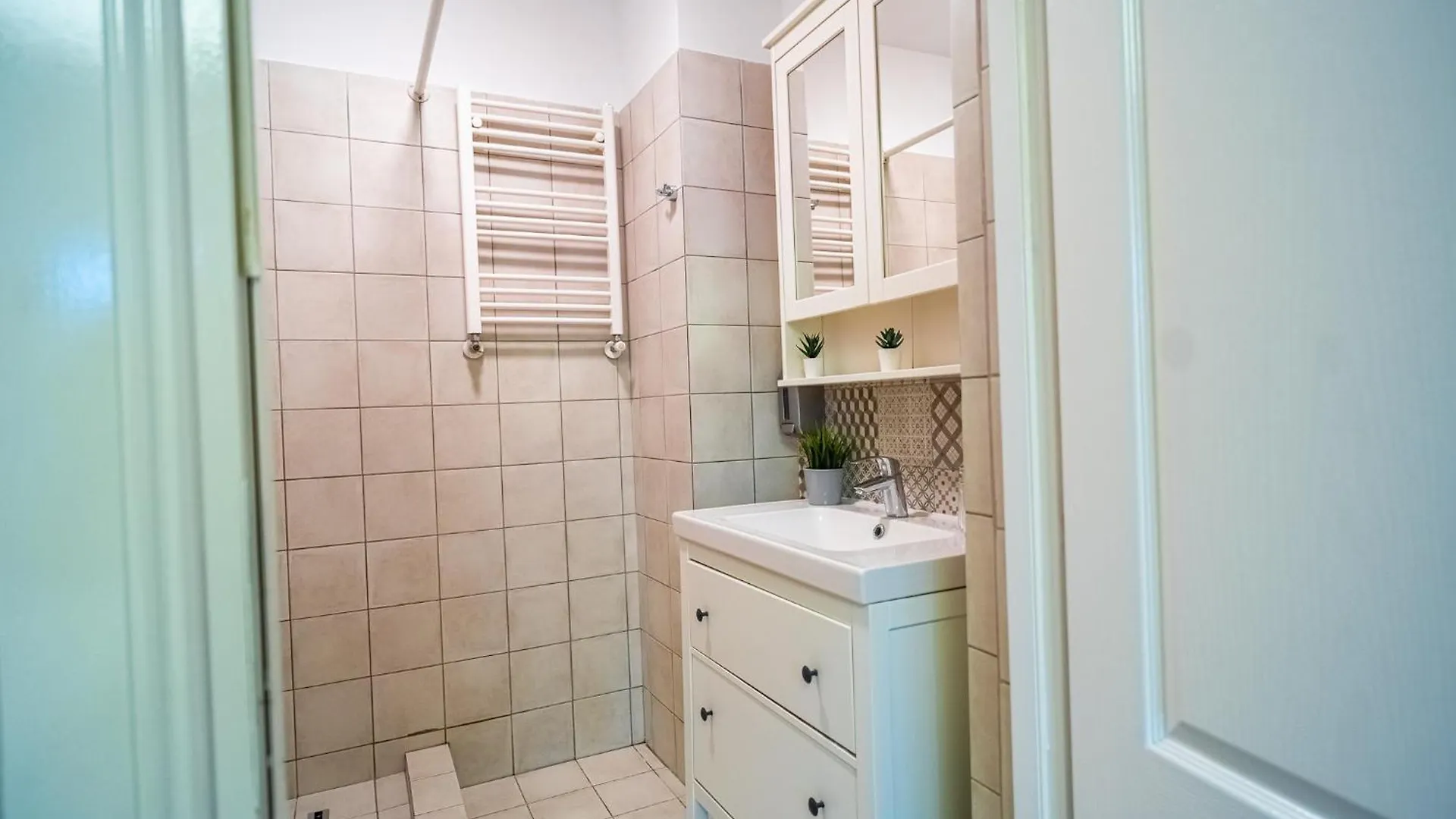 Cozy Apartments Near Calea Victoriei Bucarest