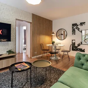 Appartamento Downtown Retreat: Spacious 2-br By Unirii Square, Bucarest