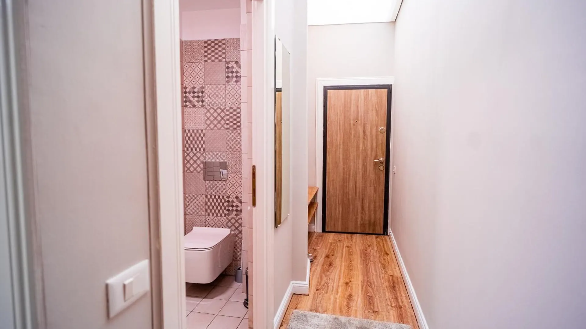 בוקרשט Cozy Apartments Near Calea Victoriei 0*,  רומניה